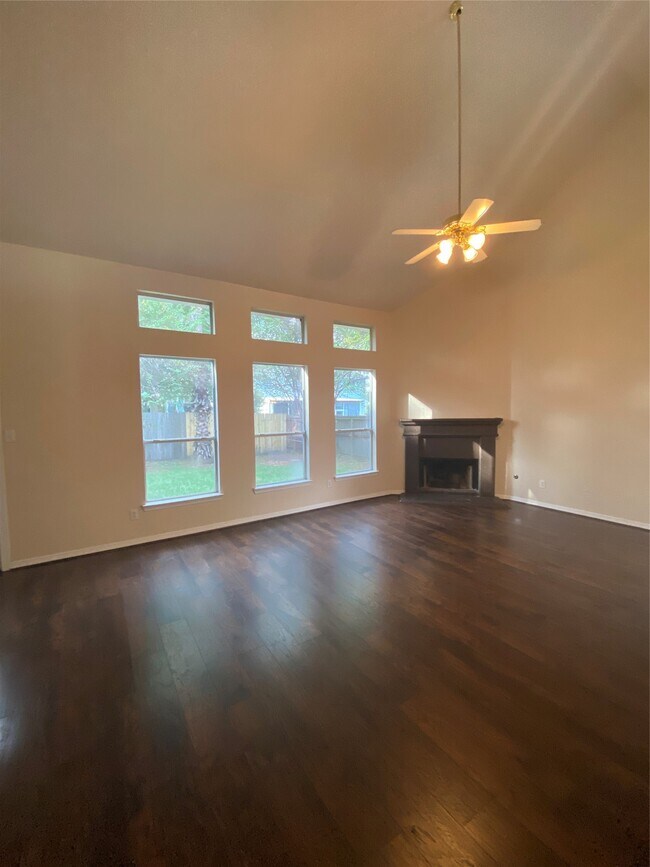 Building Photo - 9210 Hidden Lake E Dr