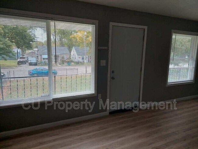 Building Photo - 333 S Steffler St