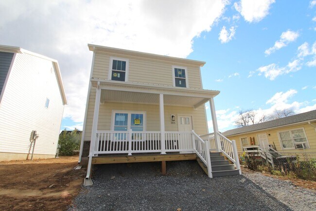 Building Photo - Brand new home in downtown Harrisonburg.