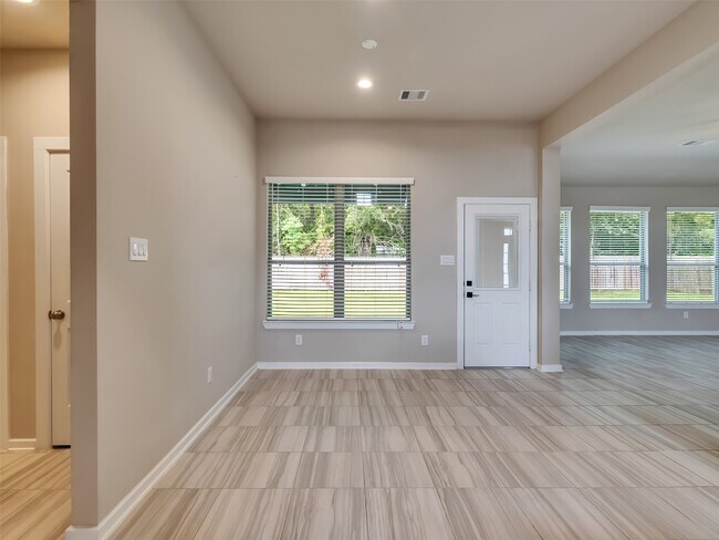 Building Photo - 8510 Amber Bend Dr