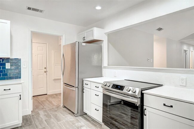 Building Photo - 12601 Mixson Dr