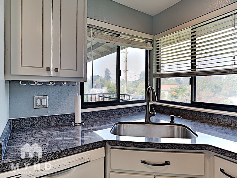 Building Photo - 97 Kenbrook Cir