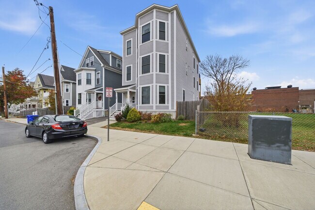 Building Photo - 68 Edson St