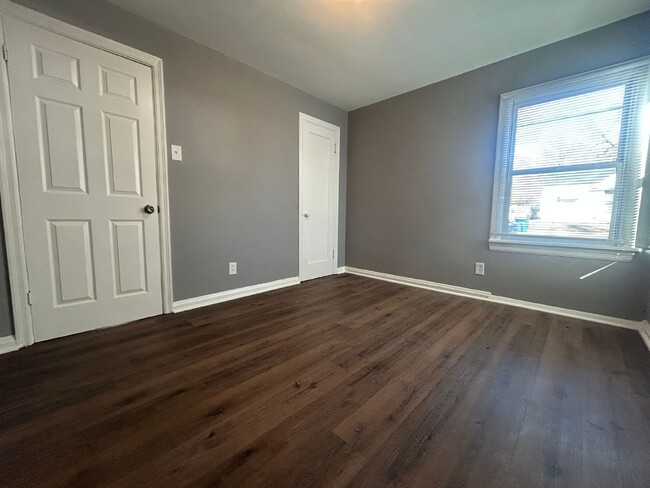 Building Photo - Charming 3-Bedroom Gem on Graf Ave – Cozy ...