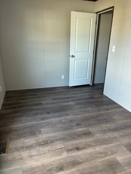 Building Photo - 218 Eller Dr