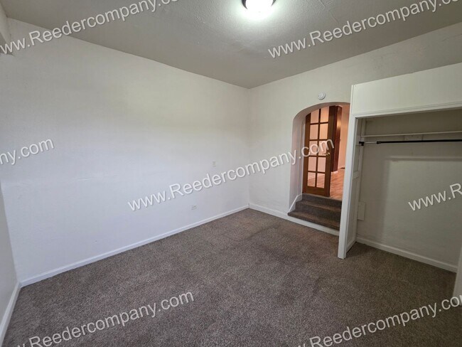 Building Photo - 4947 Northcote Ave