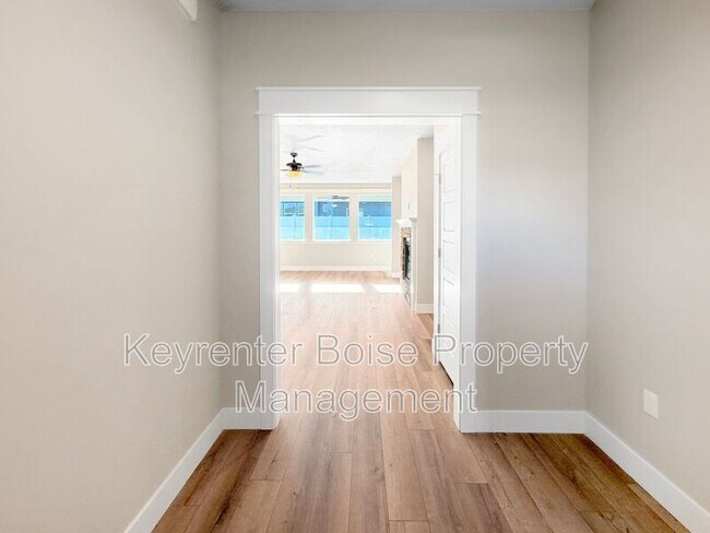 Building Photo - 4401 E Wedge St