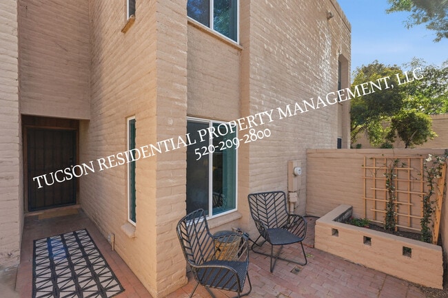 Building Photo - 2824 E Sierra Vista Rd