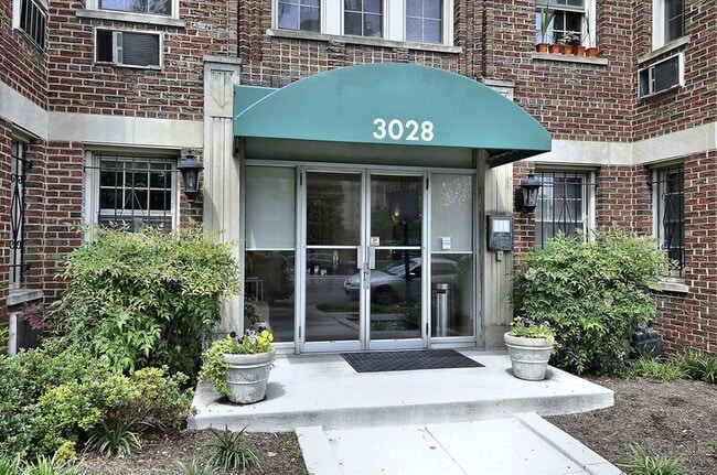 Building Photo - 3028 Wisconsin Ave NW