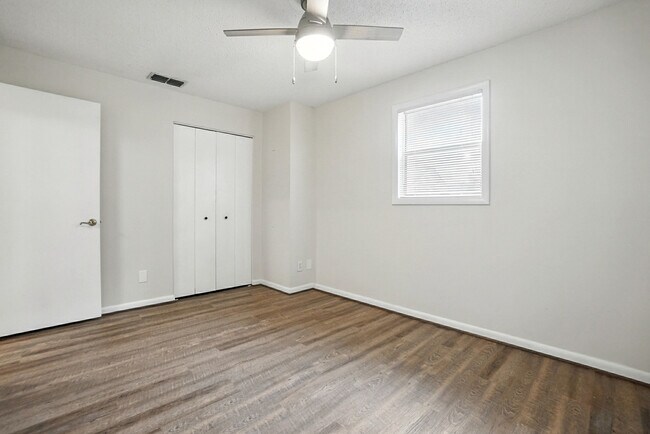 Building Photo - 1101 Surry Ln