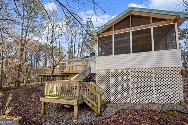 Building Photo - 140 Maple Pl