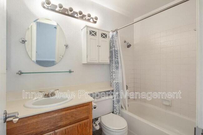 Building Photo - 512 Bluerock Dr