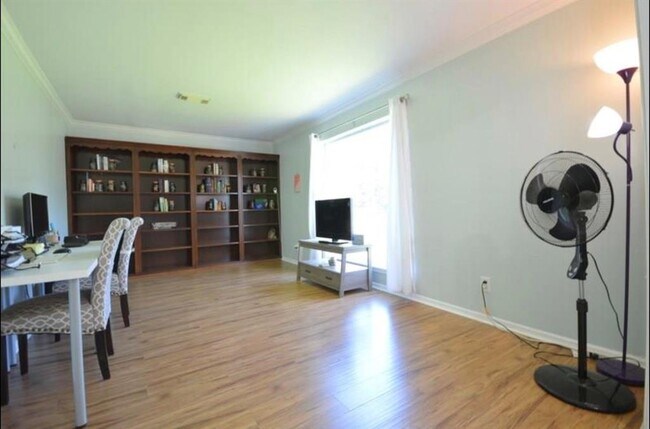 Building Photo - 4107 Cypress Lake Dr