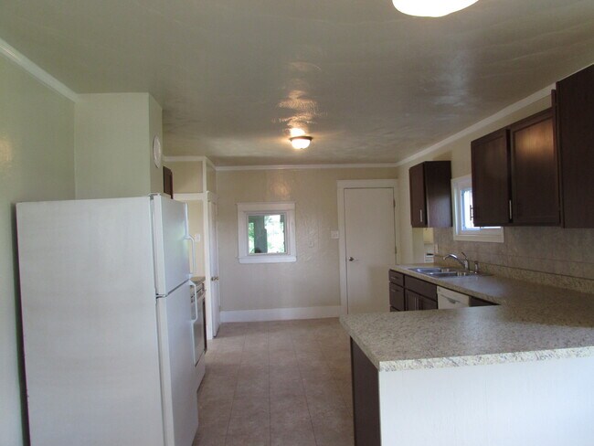 Building Photo - Home in the Country with Laundry Connections!