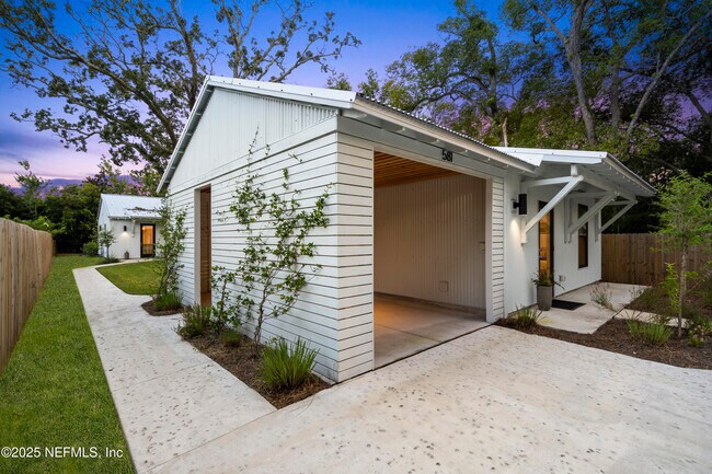 Building Photo - 581 Hazel St