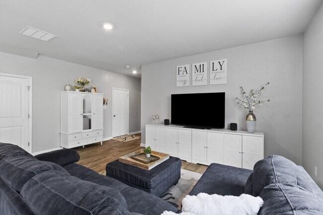 Building Photo - 20576 Smithfield Cir