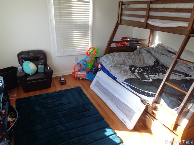 Building Photo - 77 Linden Ave