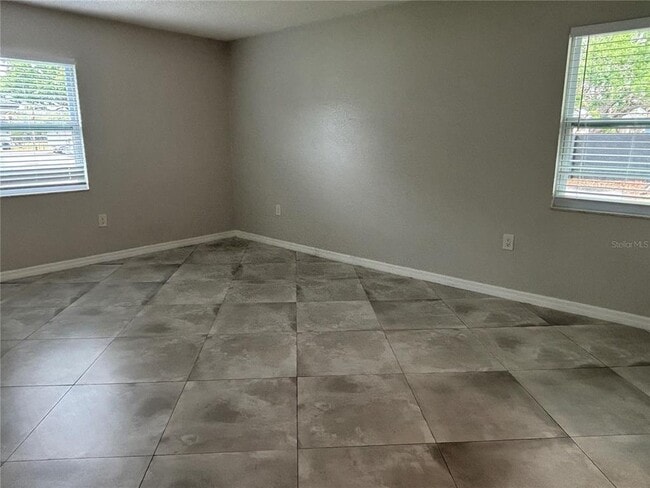 Building Photo - 5839 Erin Ln S