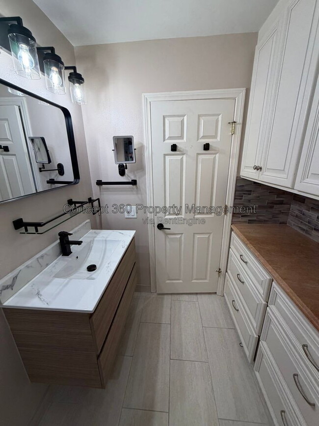 Building Photo - 237 Novara Dr