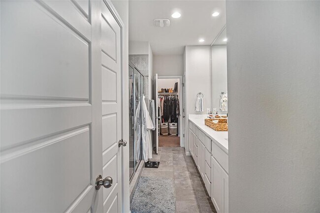 Building Photo - 9905 Comely Bnd