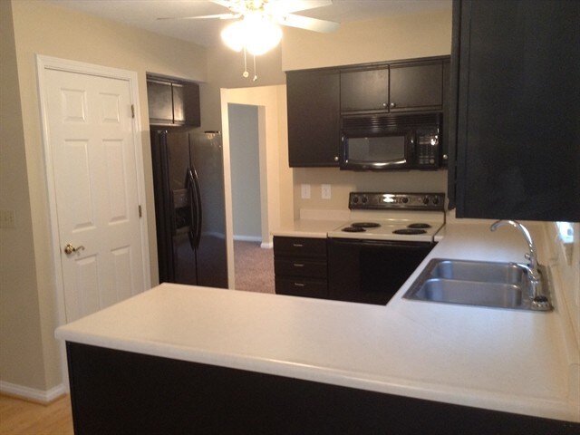 Building Photo - 8428 Stratford Ct