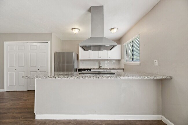 Building Photo - 17615 Autumn Hills Dr