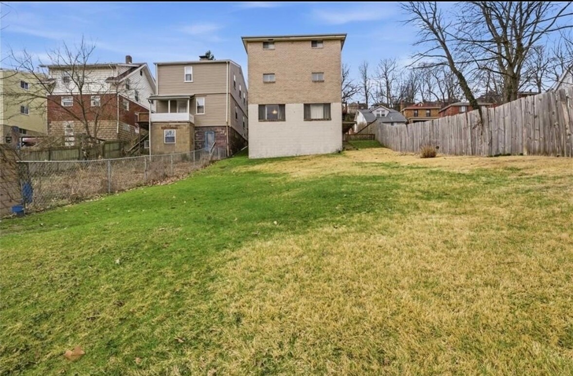 Building Photo - 226 Frankfort Ave