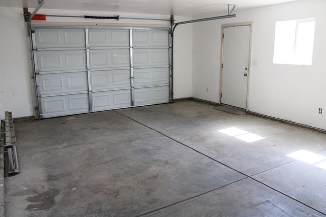 Building Photo - ***COMING SOON*** Three Bedroom, 1 1/2 Bathroom House with 2 Garages and Side Yard Access in Pitt...