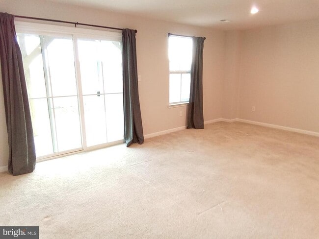 Building Photo - 31 Roundstone Run