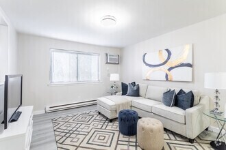 Building Photo - 311 N Sycamore Ave