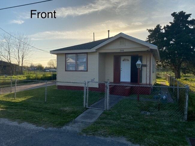 Building Photo - 544 Wilson St