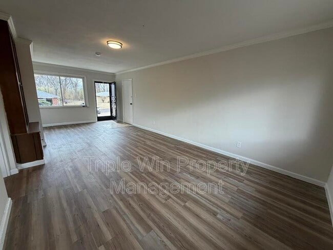 Building Photo - 30 Rolling Hills Dr