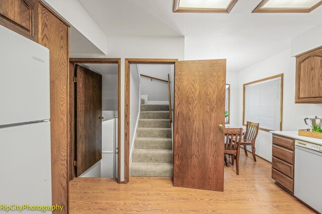 Building Photo - Charming Bungalow in Overlook neighborhood...