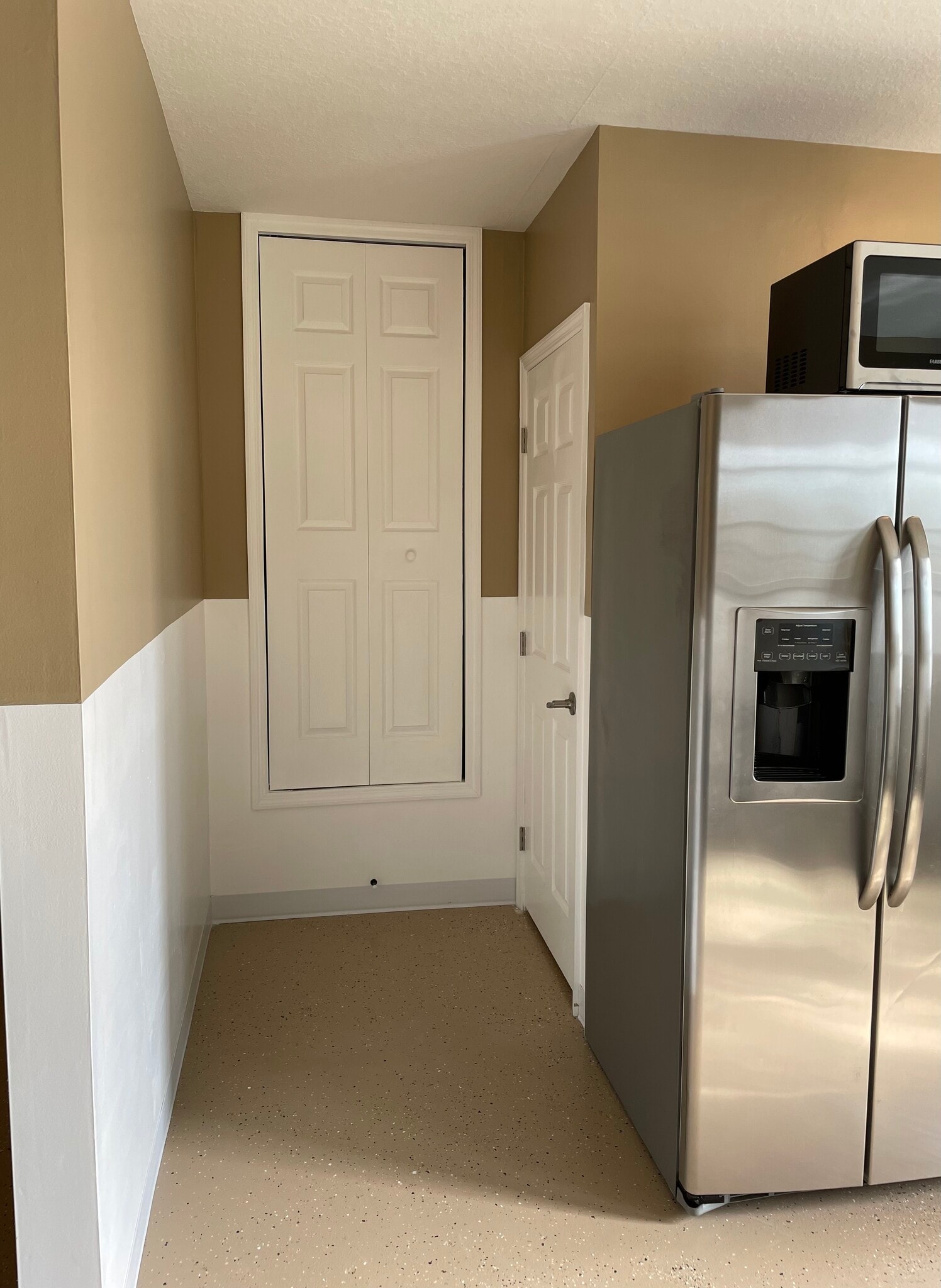 Hallway - 3715 7th St W