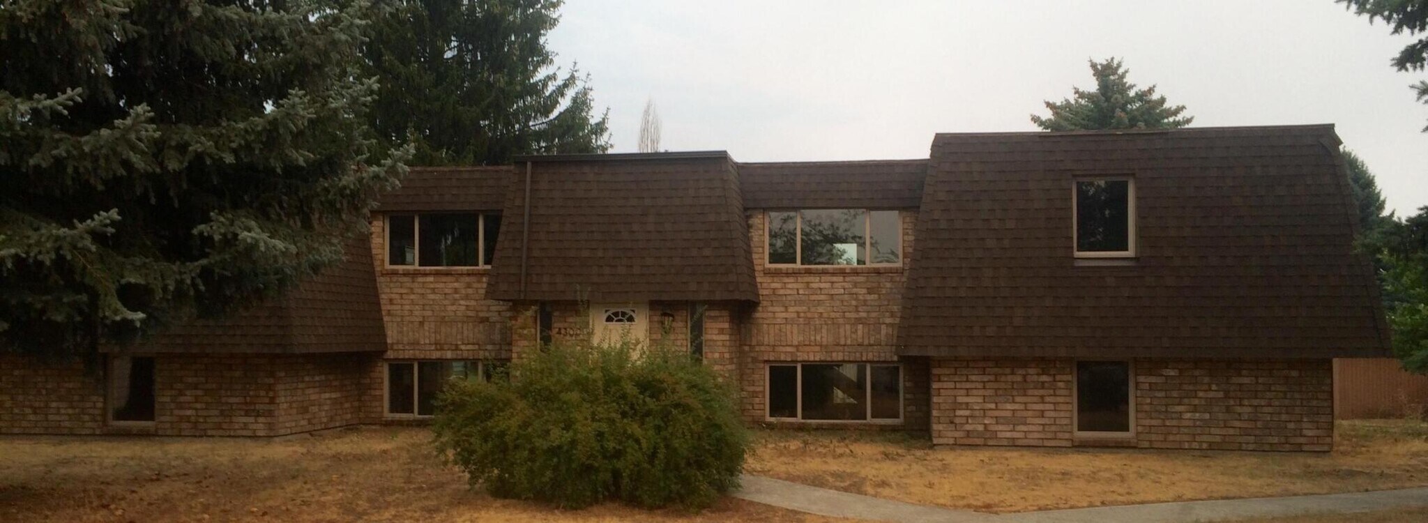 Building Photo - 4300 Crown Ave #4