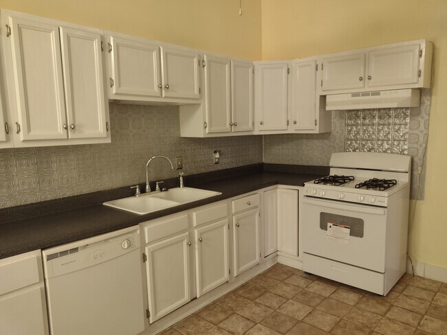 Primary Photo - 912 Marigny St