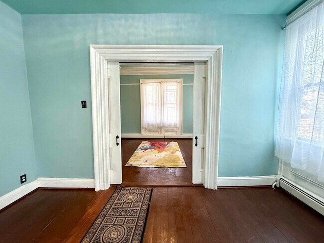 Building Photo - 61 Monitor St