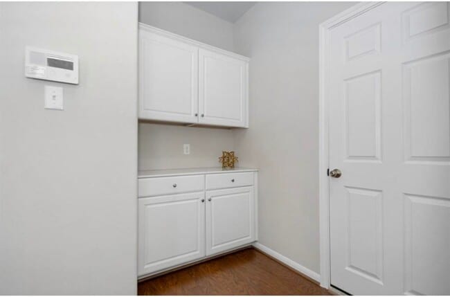 Building Photo - 10406 Mount Winchell Dr