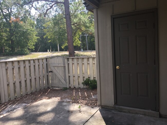 Building Photo - 214 Westbrooke Dr