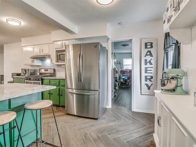 Building Photo - 621 N 16th St