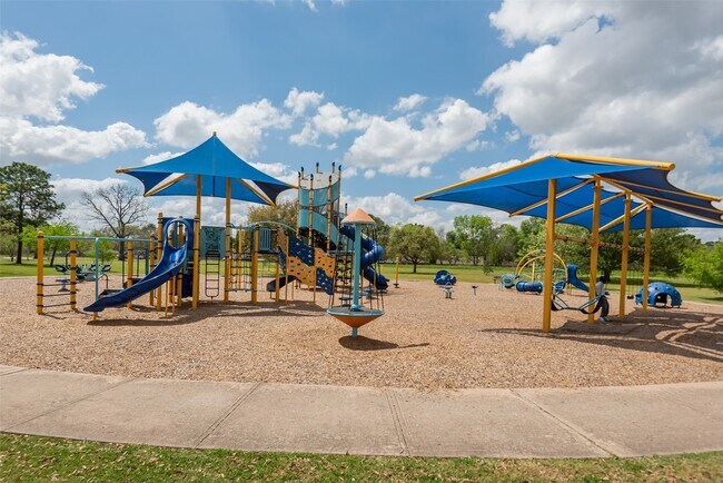 Building Photo - 1915 Mustang Springs Dr