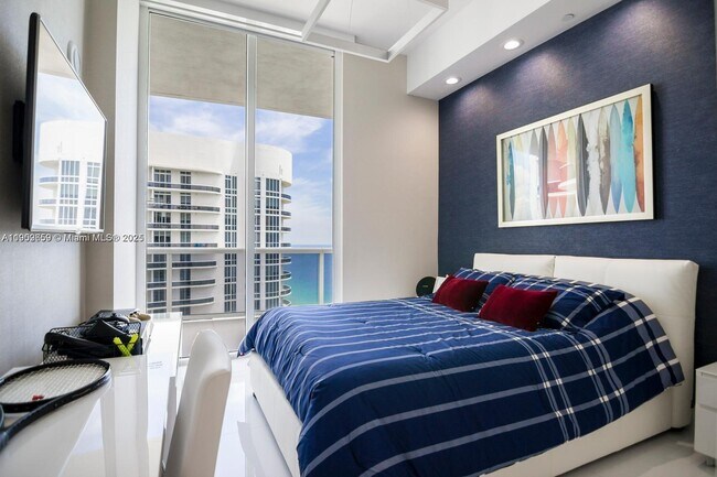 Building Photo - 15901 Collins Ave