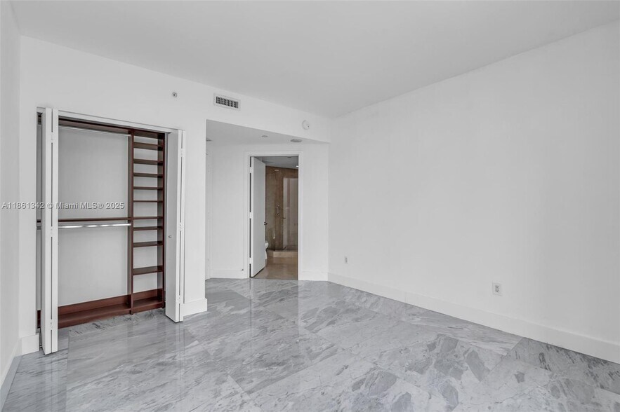 Building Photo - 1331 Brickell Bay Dr