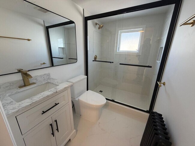 Building Photo - Great Home For RWJMS/Rutgers Students * Walk to New Brunswick/Highland Park Nightlife * All Utili...