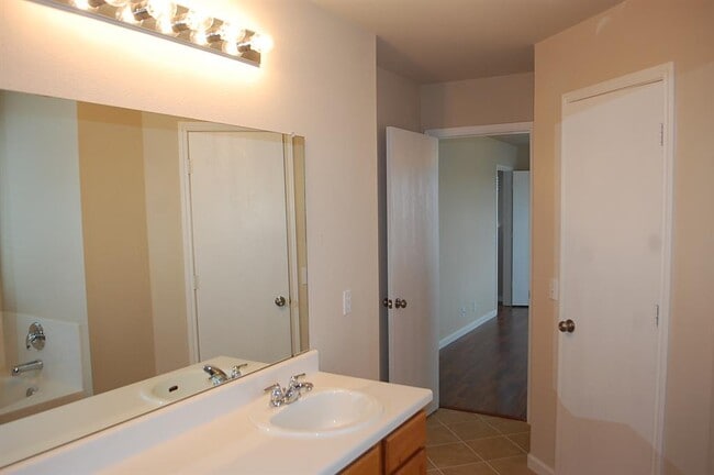 Building Photo - 205 Mitchell Dr