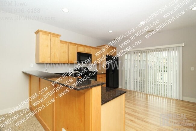 Building Photo - 3600 SE Glenstone Dr