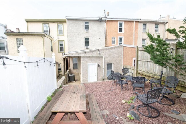 Backyard 3 - 3803 Sharp St