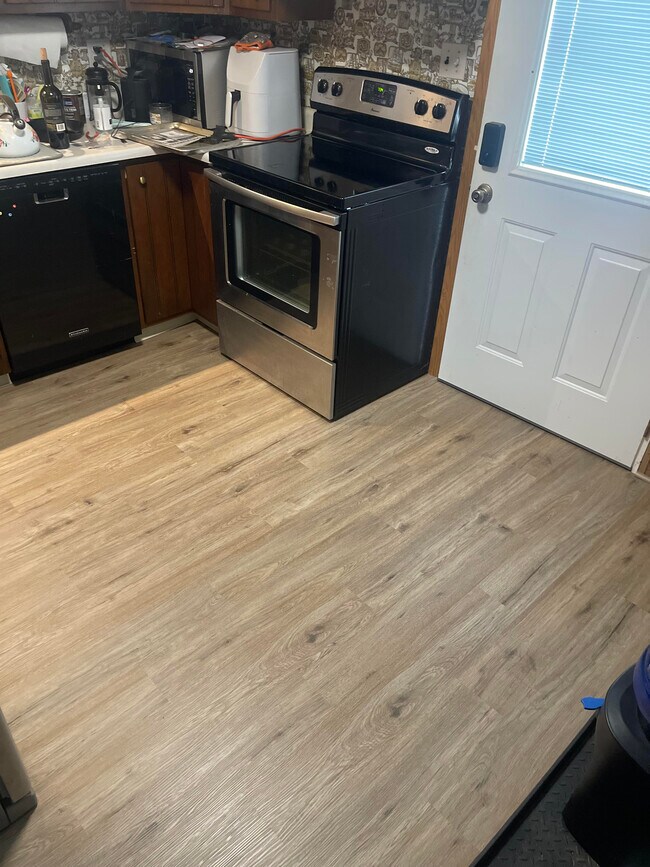 Building Photo - 324 Butterfield Ave