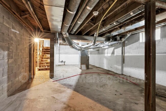 Building Photo - 987 Lilley Ave