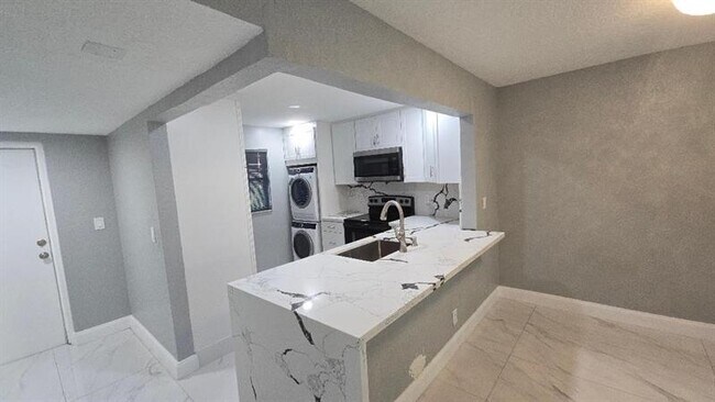 Building Photo - 3000 Riverside Dr